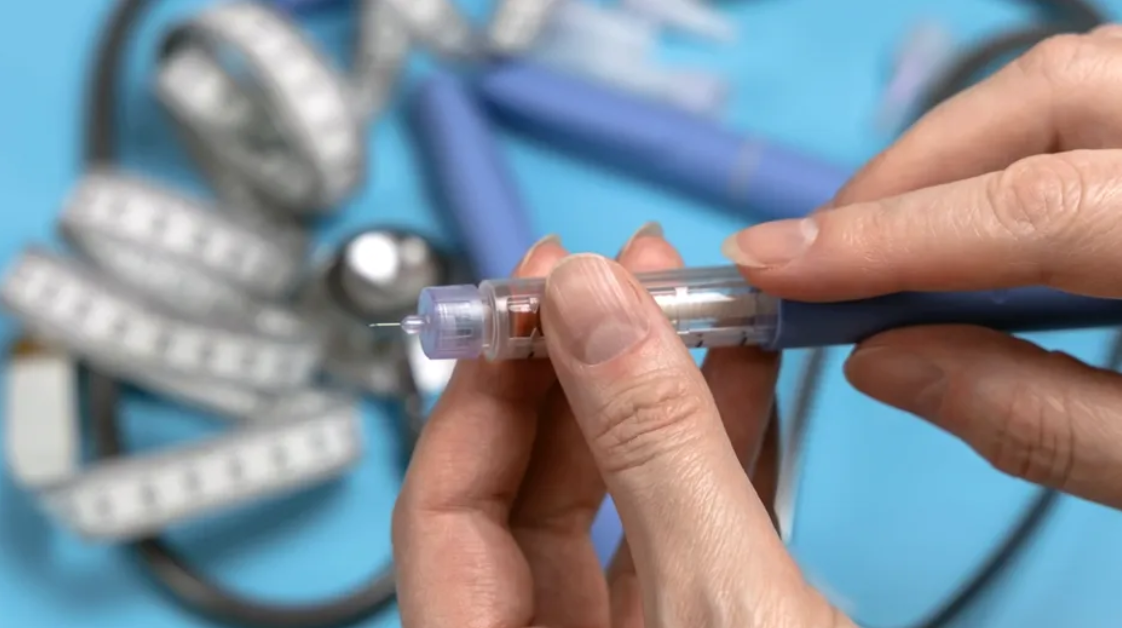 O femeie de 21 de ani a dezvoltat o complicație sanguină letală după ce și-a injectat un medicament din aceeași clasă ca OZEMPIC