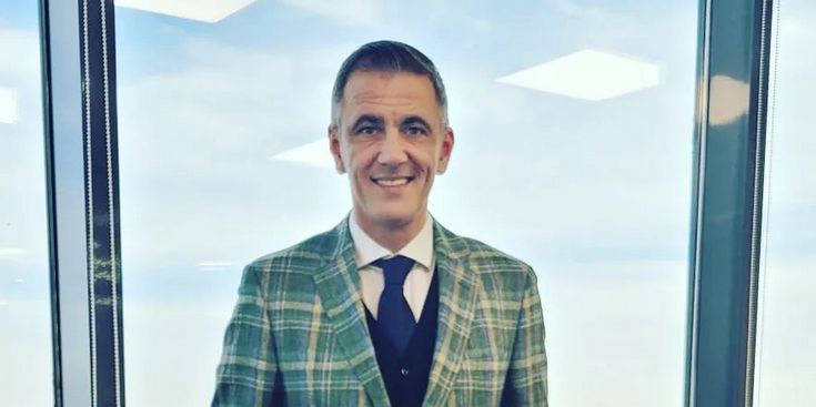 Din trecutul lui Cosmin Cernat. ”M-au învățat cum SĂ ZUGRĂVESC PERFECT, cum să vopsesc, să montez faianța şi parchetul”