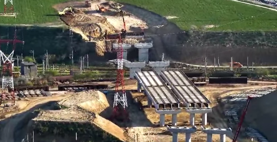 În ce stadiu sunt lucrările la drumul expres Brăila-Galați / Șeful CNAIR: „Constructorul a mobilizat 500 de muncitori și 12 macarale de mare tonaj”
