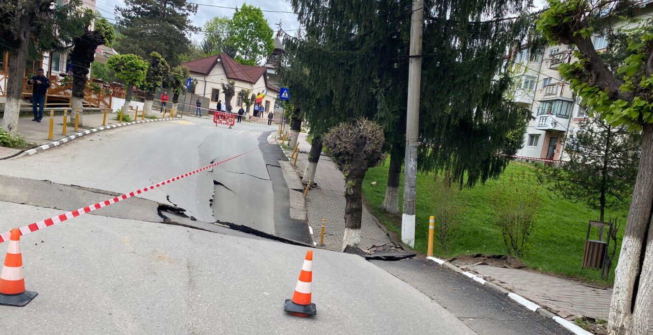 Guvernul alocă fonduri de 12 milioane de lei în regim de URGENȚĂ la Slănic Prahova. Ciolacu: ,,Este o problemă de siguranță a locuitorilor orașului”