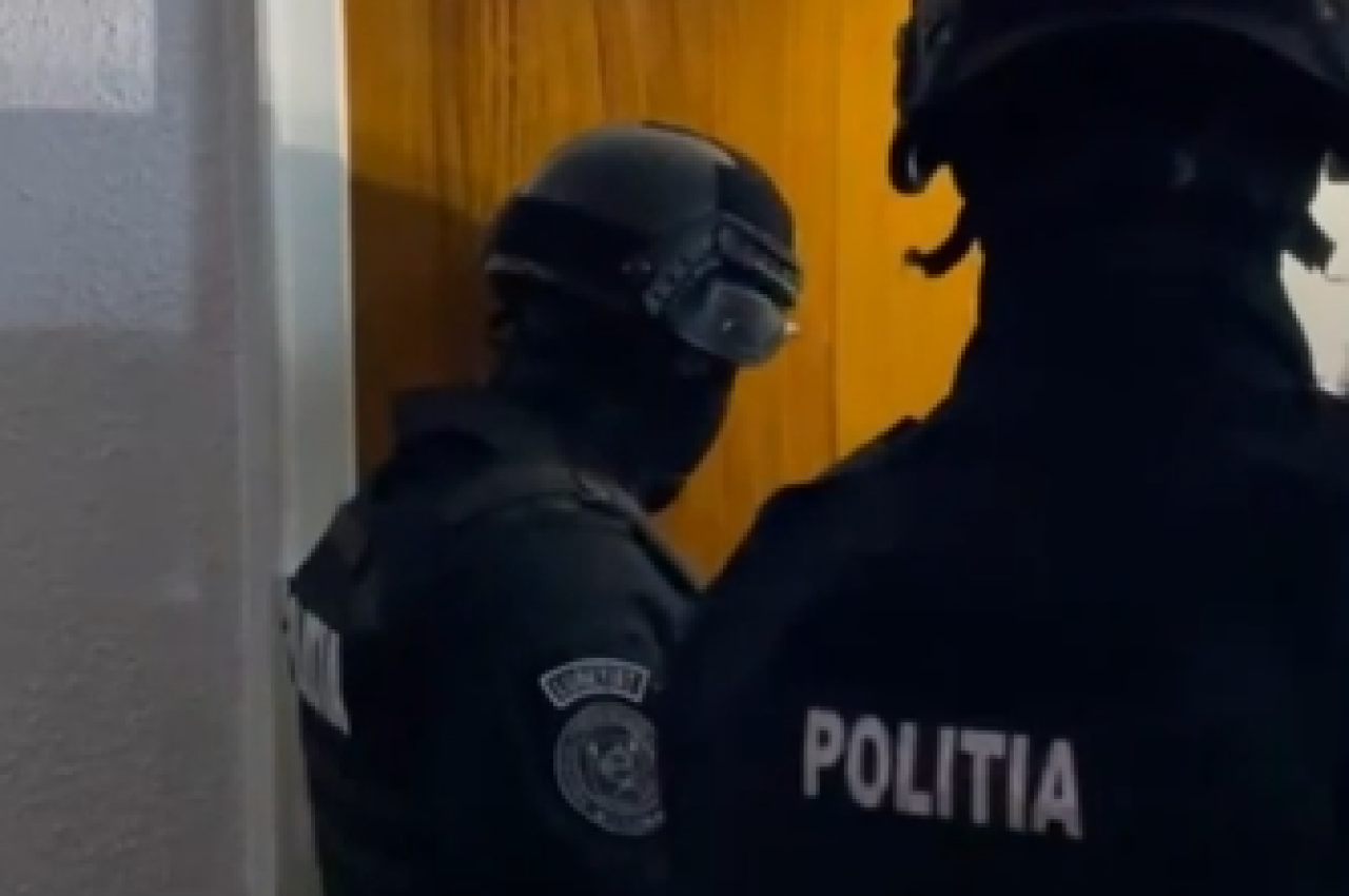 Fiul temutului INTERLOP ploieştean Austrianu și concubina acestuia, bănuiți de CĂMĂTĂRIE. Poliția a făcut descinderi la persoanele implicate în dosar