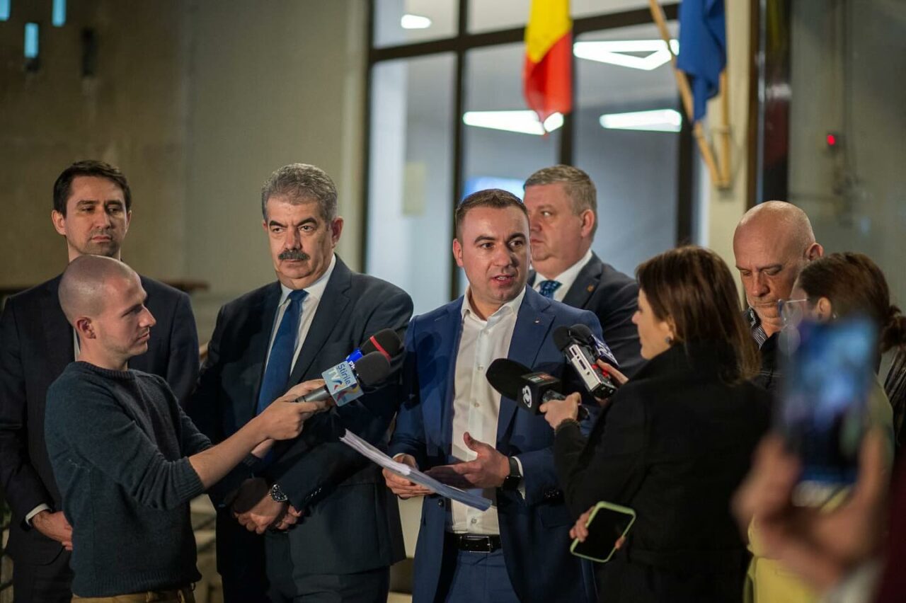 Atenție, vin PENSIILE! Poștașii sunt la muncă. Cât au câștigat greviștii la negocieri