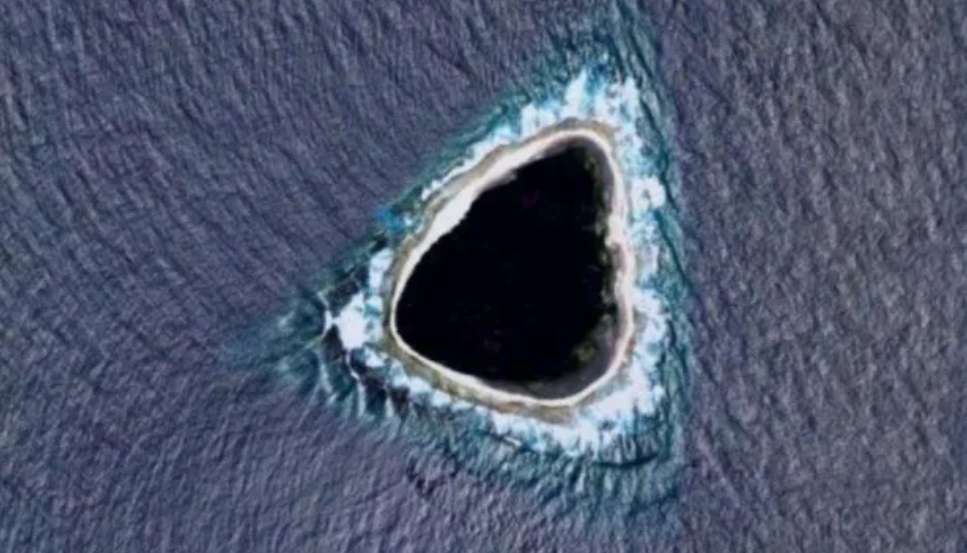 Cercetătorii au crezut că aceasta este o GROAPĂ în ocean. Adevărul este și mai sinistru