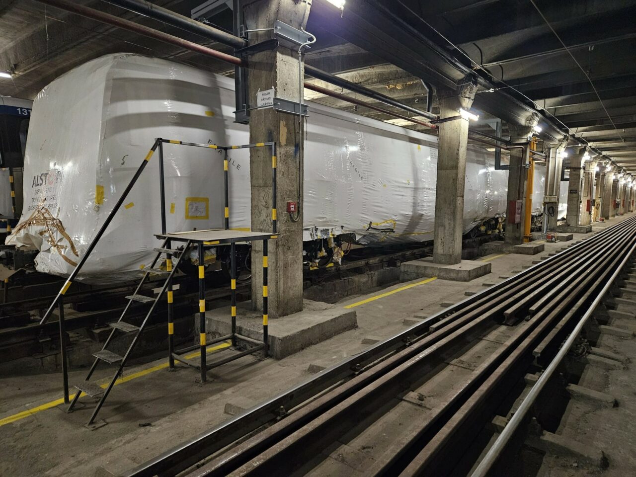 Primele imagini cu noul metrou Alstom în depoul de la Berceni. Ce dotări are trenul produs în Brazilia