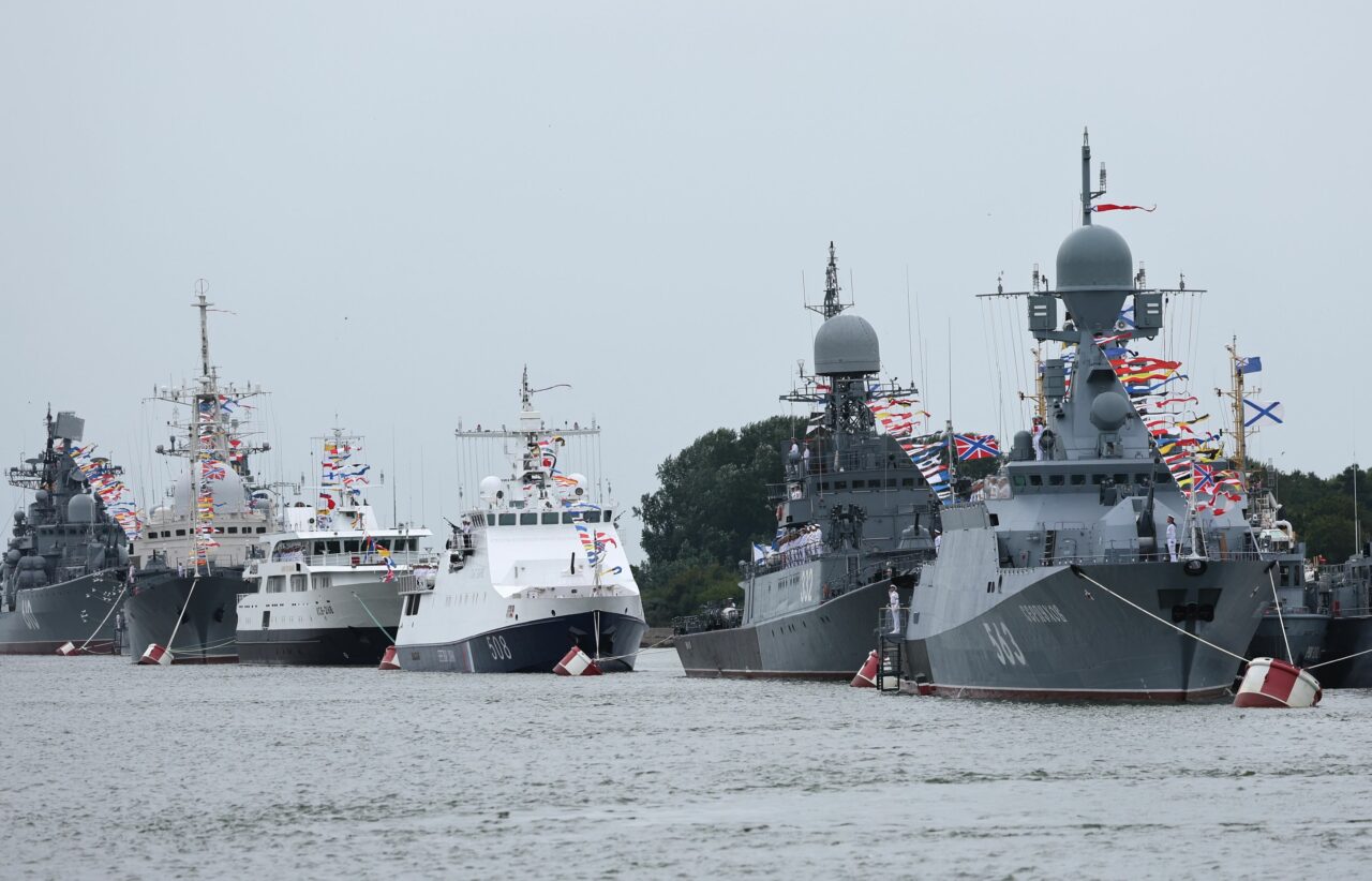 RĂZBOI în Ucraina, ziua 775: O navă rusă din Kaliningrad a fost incendiată / Rusia, acuzată că a folosit arme chimice
