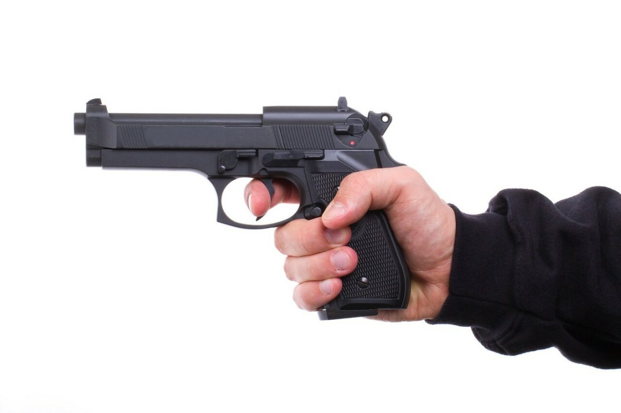 Un tânăr din Botoşani s-a ales cu DOSAR penal după ce a postat o fotografie pe Facebook