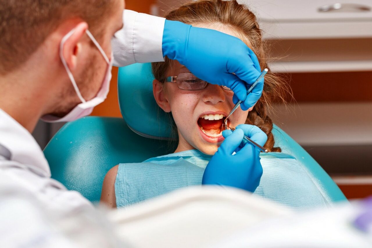 Importanța primului control stomatologic pentru copii și influența mușcăturii asupra sănătății dentare. La ce vârstă se face și de ce e important?