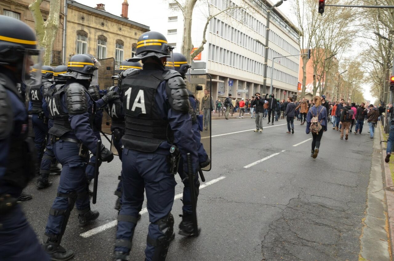 Franța s-ar putea confrunta cu tulburări civile și VIOLENȚE, înainte de Jocurile Olimpice de la Paris / Avertismentul ministrului de Interne