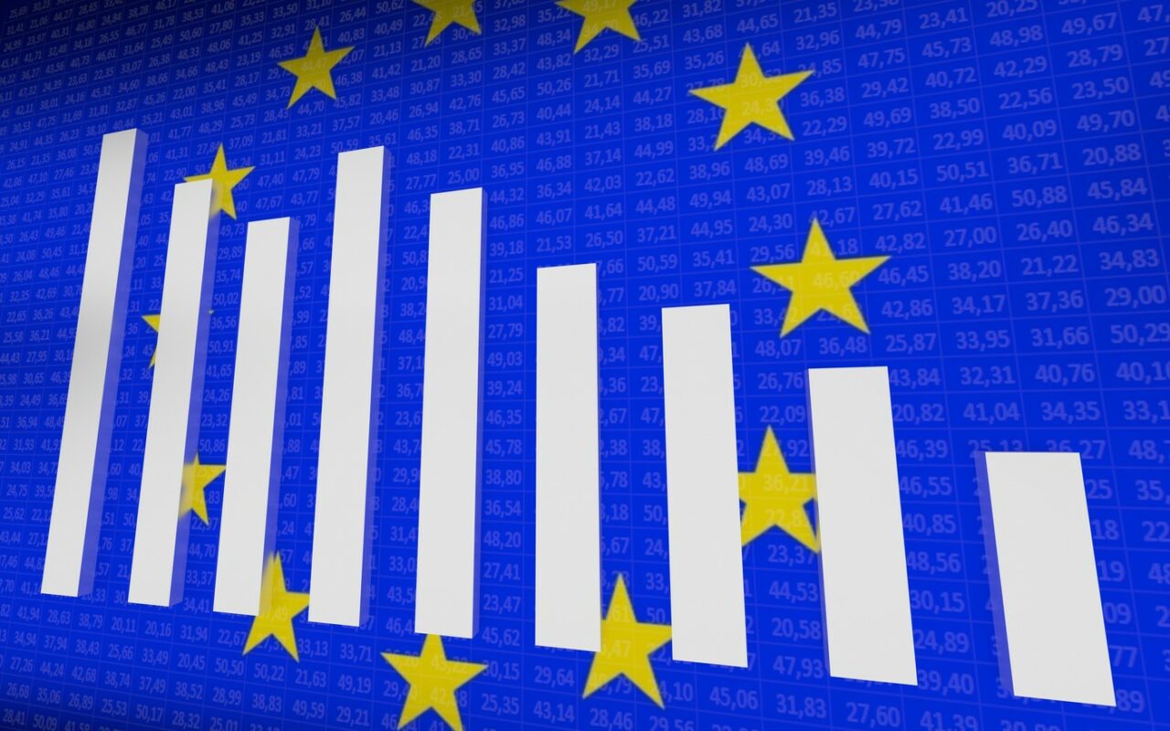 Bloomberg: Relaxarea politicii monetare în zona euro va fi o veste bună, dar economia e slabă/UE riscă să devină IRELEVANTĂ în raport cu SUA și China