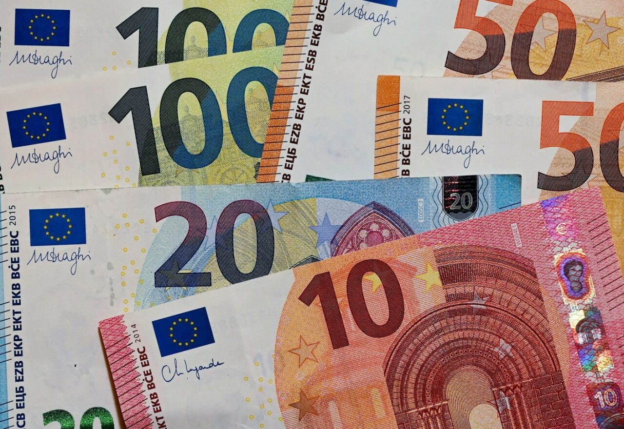 Badantă româncă, ÎNȘELATĂ de un escroc italian care i-a promis că se vor căsători. Câți bani a pierdut femeia și unde îl cunoscuse pe bărbat