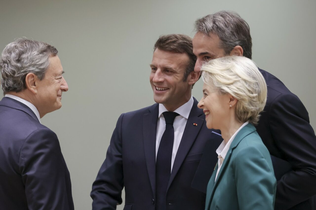 Bloomberg: Macron caută susținere pentru a-l instala pe DRAGHI în funcția de președinte al Comisiei Europene, în locul Ursulei von der Leyen