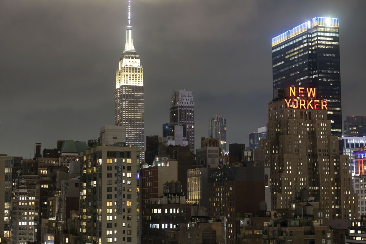 Un bărbat a locuit cinci ani la un hotel de lux din New York după ce a plătit 200 DOLARI. Acum, riscă închisoarea