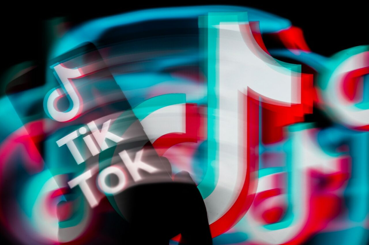 Comisia Europeană a lansat o nouă procedură împotriva TIKTOK și va suspenda programul de recompensare