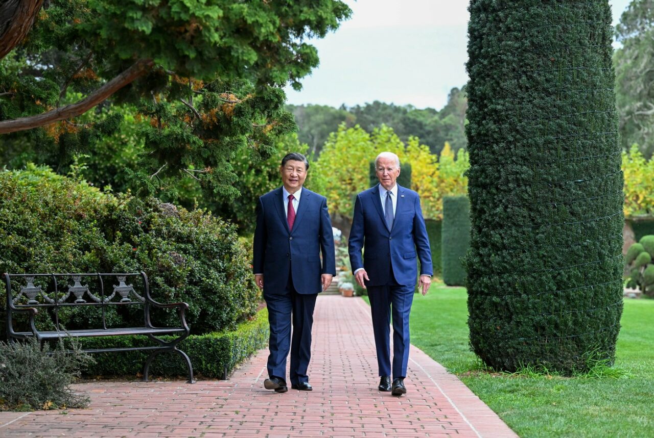 Biden a discutat cu Xi Jinping despre starea relațiilor SUA-China și despre tensiunile geopolitice /Liderul chinez vrea evitarea ”confruntărilor”