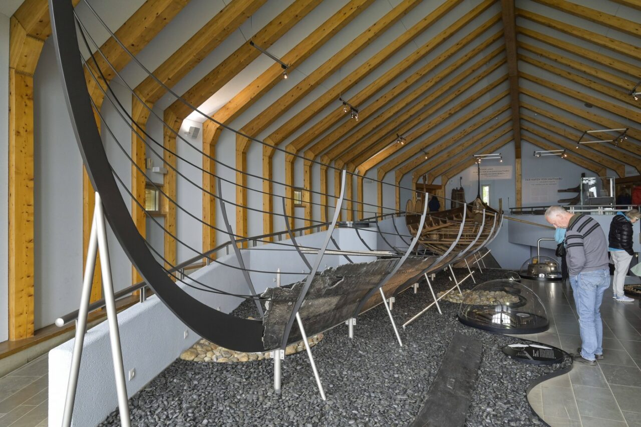 Noi descoperiri despre VIKINGI: Pe o insulă baltică s-au descoperit cranii alungite ale unor femei scandinave