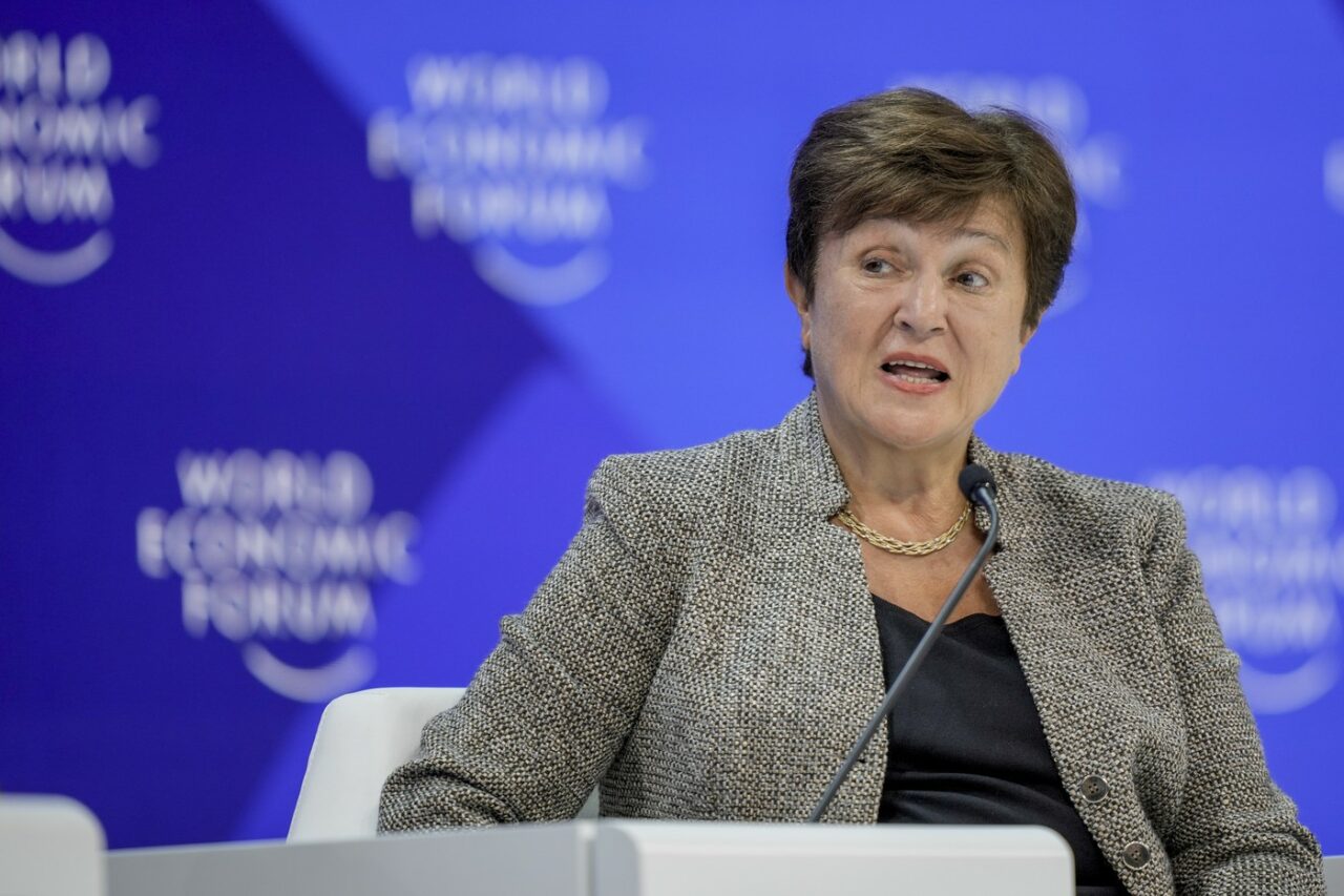 FMI: Economia mondială rămâne rezilientă, dar productivitatea este lentă, iar tensiunile geopolitice generează FRAGMENTARE