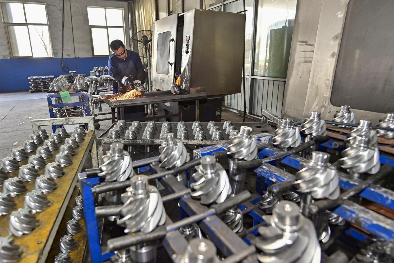Bloomberg: Relansarea sectorului industrial în CHINA generează un impuls puternic pentru economia generală