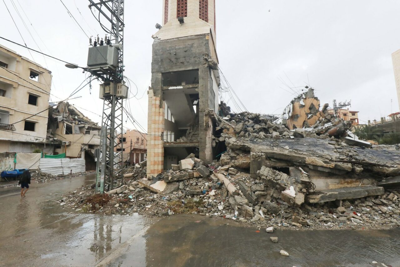 Membri ai familiei unuia dintre liderii HAMAS, uciși într-un raid aerian în Gaza /Israelul se teme că vor fi afectate negocierile