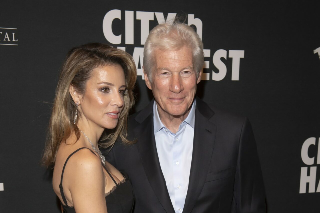 RICHARD Gere și iubita sa, apariție strălucitoare la Gala City Harvest. Ce ținută impecabilă a ales Alejandra Silva