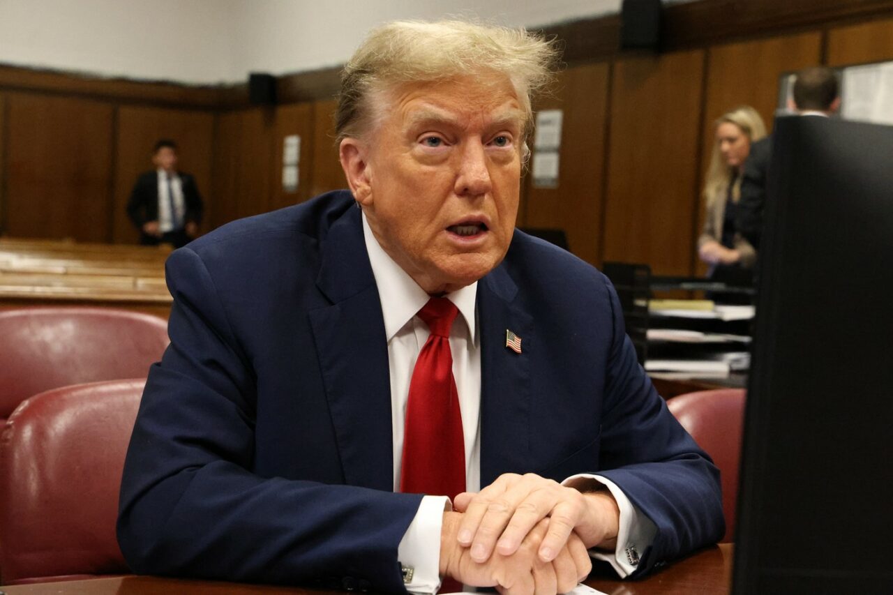Ce condiții trebuie să îndeplinească cei 12 jurații care decid SOARTA lui Trump: „Avocații trebuie să afle dacă sunt susținători sau împotriva lui”