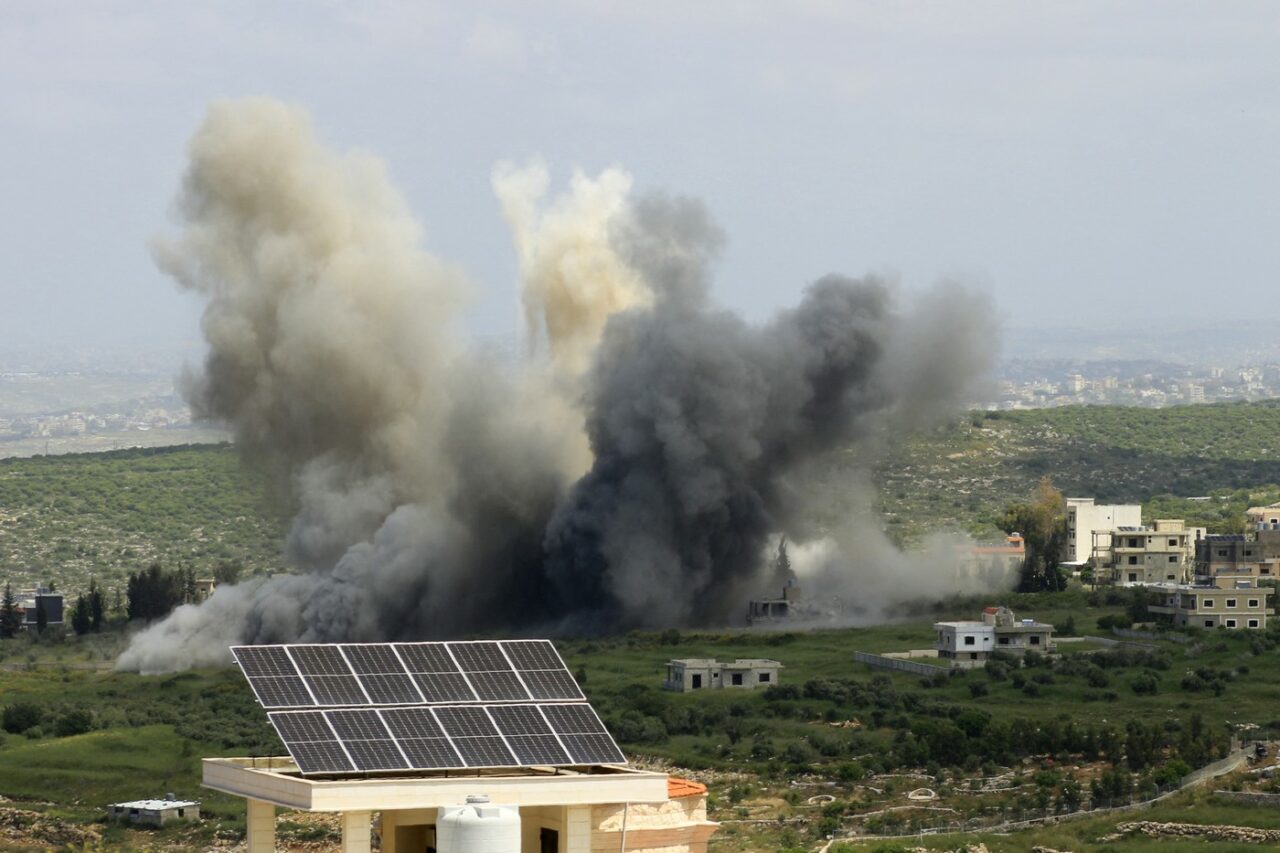 CONFRUNTĂRI intense la frontiera dintre Israel și Liban /Hezbollah a atacat cu drone baze militare israeliene