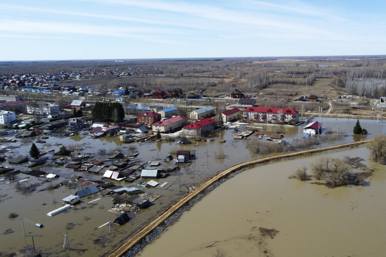 Pericol de catastrofă ecologică în Rusia, după ce un puț vechi de URANIU a fost inundat. Noroiul radioactiv ar putea ajuge într-un râu cheie