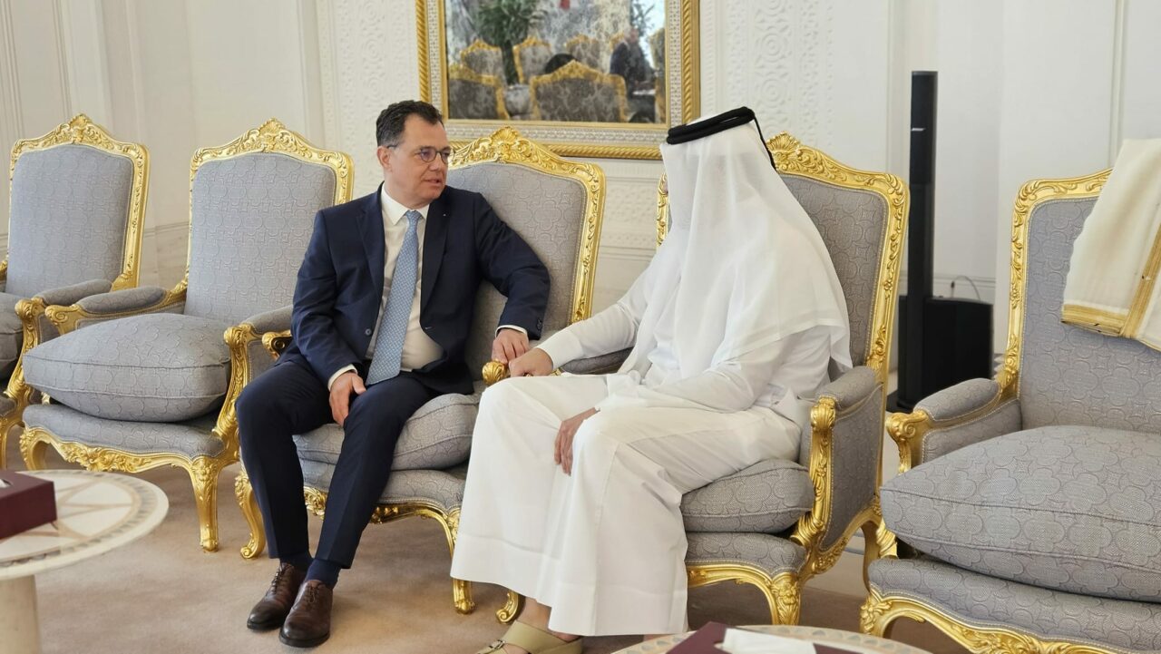 Radu Oprea a discutat în Qatar despre posibilităţile de asigurare a mentenanţei aeronavelor Qatar Airways în România