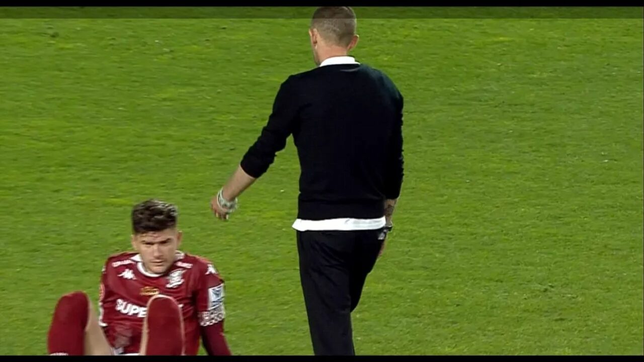 Universitatea Craiova CÂȘTIGĂ derby-ul cu Rapid, 2-1. Gestul scandalos al lui Săpunaru la adresa lui Lobonț. Paul Iacob, conflict cu fanii