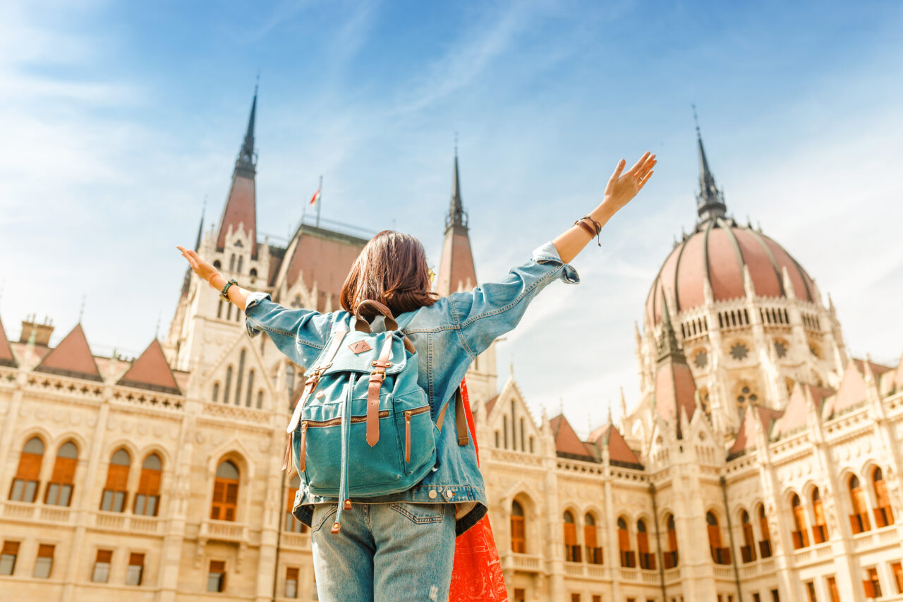 Tinerii sub 30 ani pot primi BANI gratis de la stat pentru a fi motivați mai ușor să-și caute loc de muncă