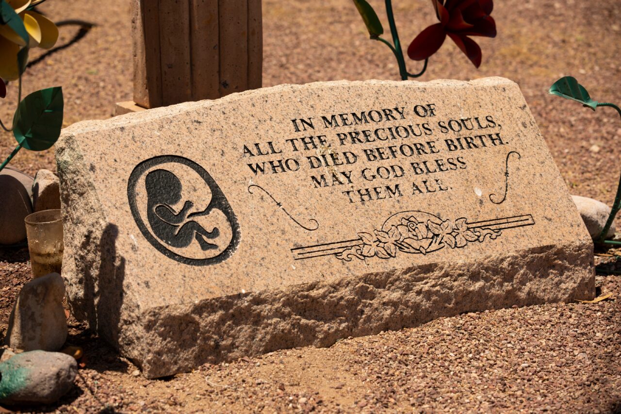 Curtea Supremă din Arizona a interzis avortul. Femeile care încalcă legea din 1864 riscă ÎNCHISOAREA