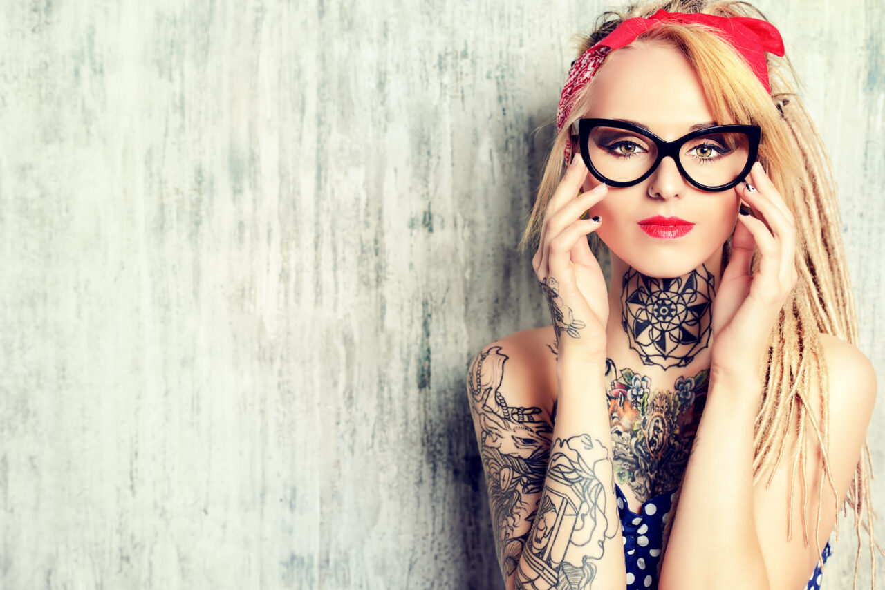 O tânără și-a tatuat tot corpul de la 19 la 27 ani. Acum nu-i mai plac tatuajele: „Încă îl iubesc pe Harry Potter, dar nu-l mai vreau pe PIELEA mea”