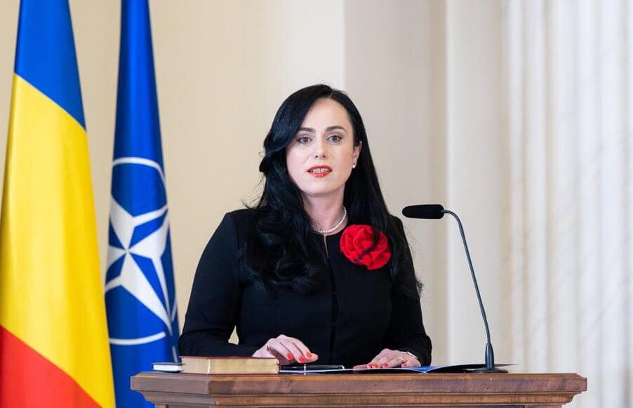 Simona Bucura-Oprescu: Au crescut toate pensiile. Absolut toate persoanele vor beneficia de majorări
