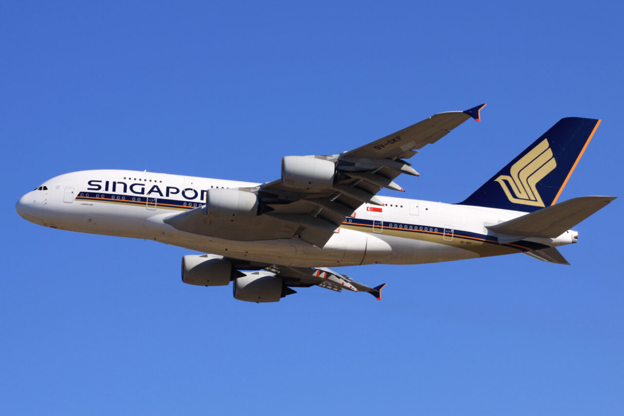 TRAGEDIE. Un mort și zeci de răniți după ce avionul Londra-Singapore s-a confruntat cu turbulențe (VIDEO)