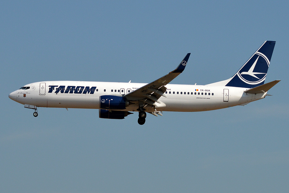 Panică la bordul unei curse TAROM, echipajul a luat în calcul aterizarea de urgență! Ce s-a întâmplat cu unul dintre pasageri
