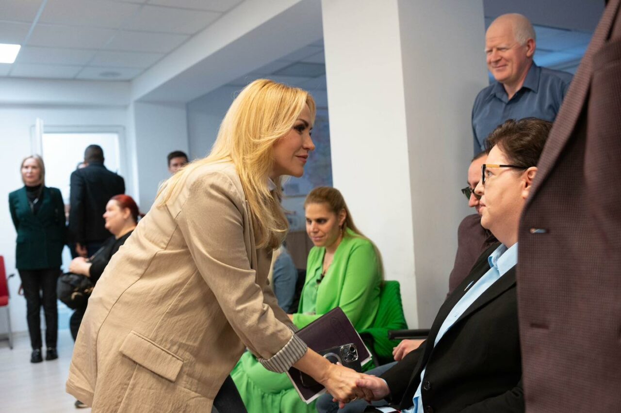 Gabriela Firea: Adulții cu HANDICAP trebuie să primească integral stimulentul