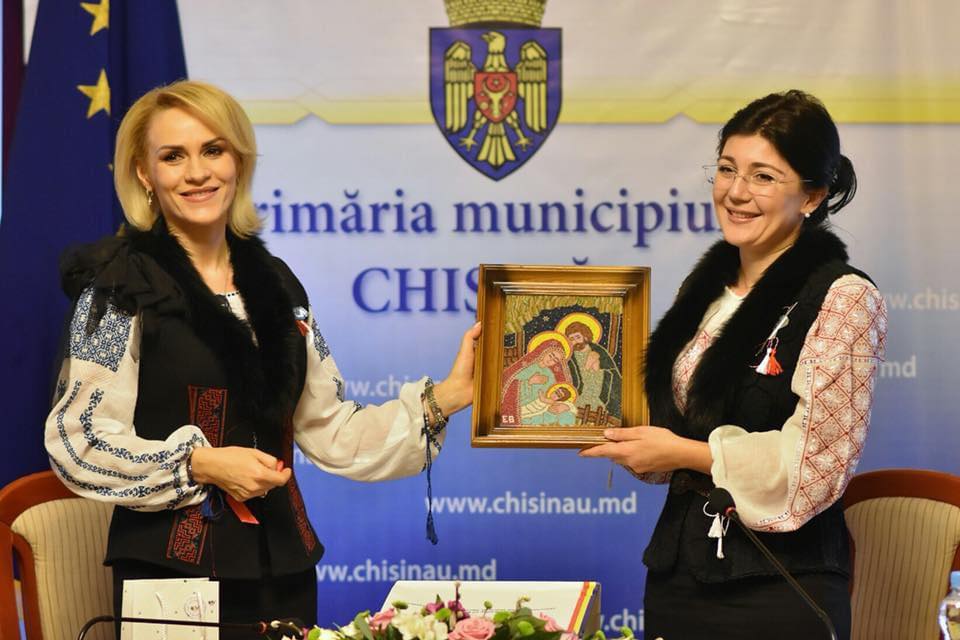 PODUL de FLORI peste Prut / Gabriela FIREA: Sunt 34 de ani de la unul dintre cele mai încărcate de emoție momente ale istoriei recente