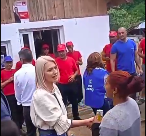 Moment jenant într-o localitate din Argeș. Alina Gorghiu și alți membri ai PNL, confundați. Toată lumea striga PSD