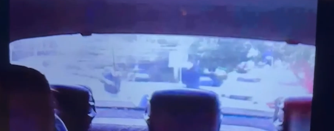 Imagini ȘOCANTE cu atacul din Parcul Crângași / Victima, lovită de mai multe ori chiar și când era la pământ