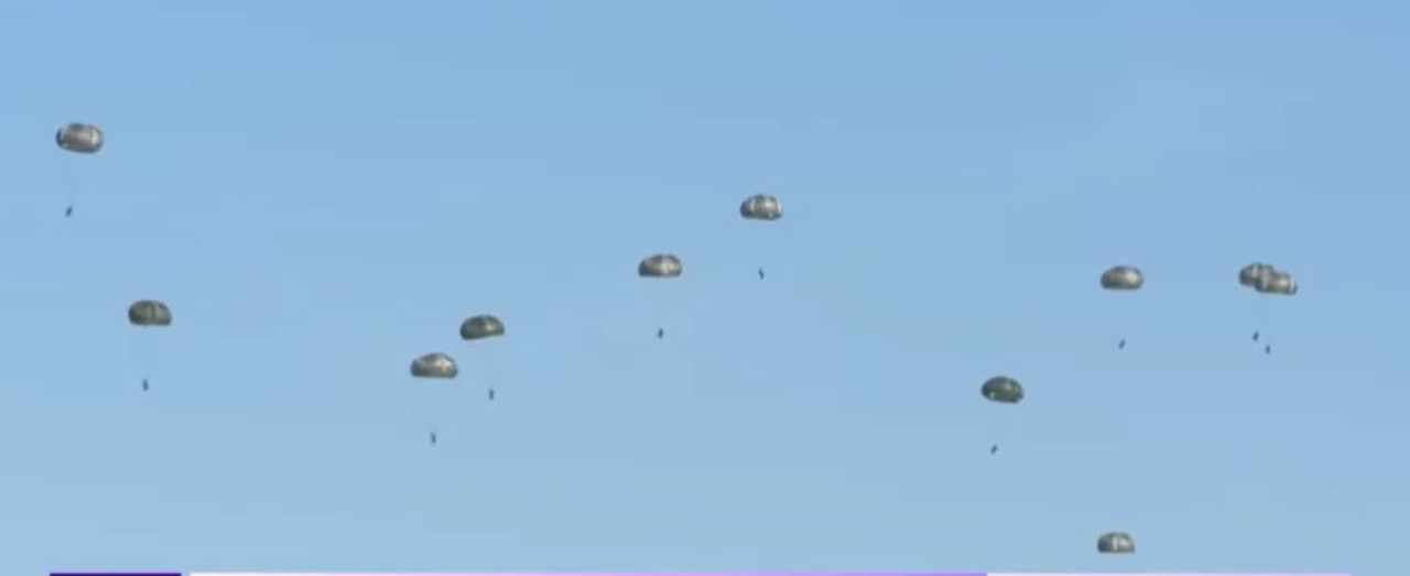 Exercitiu masiv al NATO în România. Imagini cu mii de MILITARI parasutați in România