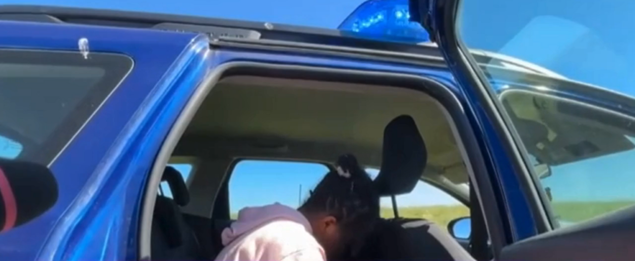 Doi polițiști au fost ÎNJUNGHIAȚI la Vama Nădlac de traficanții de persoane