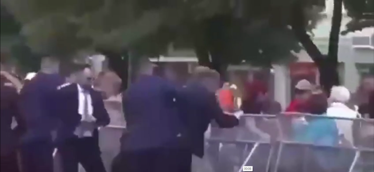 MOMENTUL în care premierul Slovaciei, Robert Fico, este împușcat. Imaginile surprind panica și haosul din timpul atacului