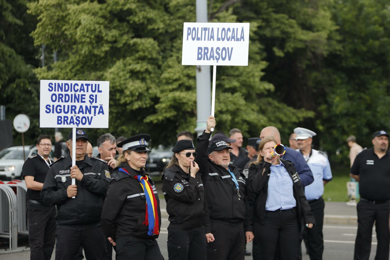 Polițiștii locali din România PROTESTEAZĂ la Guvern. Care sunt nemulțumirile sindicaliștilor