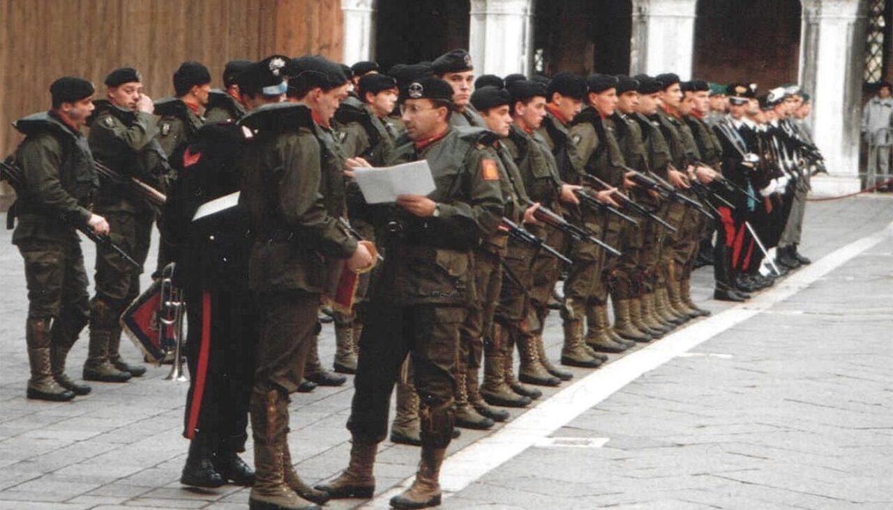 Armata obligatorie pentru acești români între 18 și 26 de ani. Proiectul de lege privind serviciul militar obligatoriu a fost depus