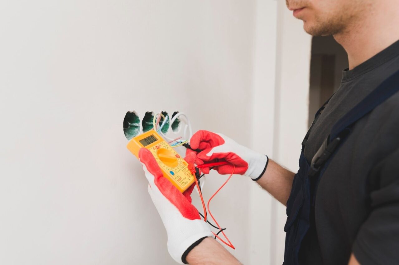 (P) Priza modulară precum și alte accesorii electrice sunt ușor de comandat din magazinele online