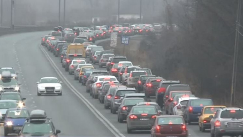COȘMAR pe DN1: Trafic BLOCAT între Românești și Puchenii Mari din cauza toaletării copacilor
