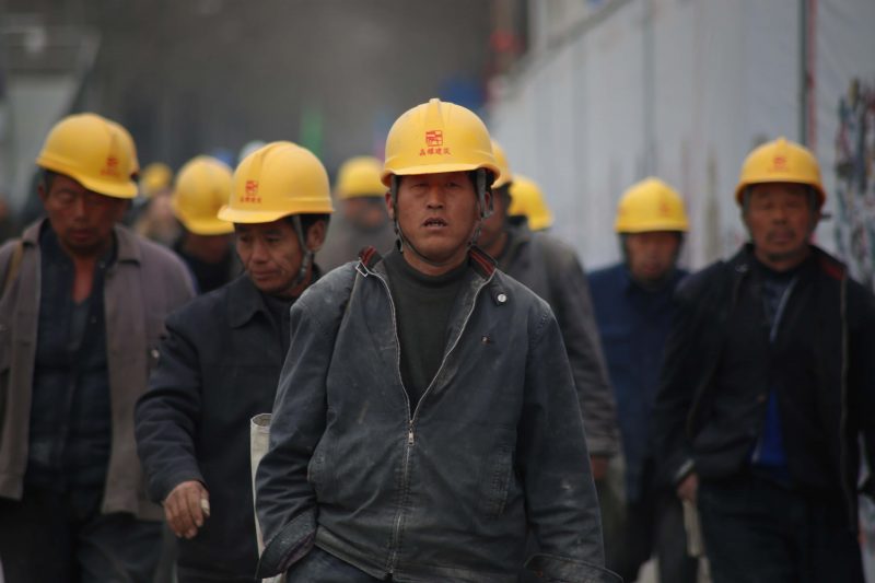 Salarii mai mici, probleme mai mari. Angajatorii români se plâng de PERFORMANȚA muncitorilor asiatici