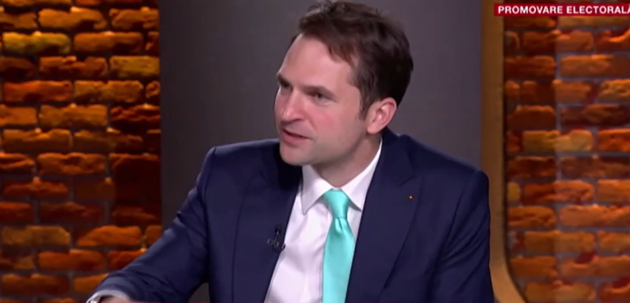 Sebastian Burduja promite să taie gigacaloria-n două în București. Cinci soluții aplicate propuse de candidatul PNL
