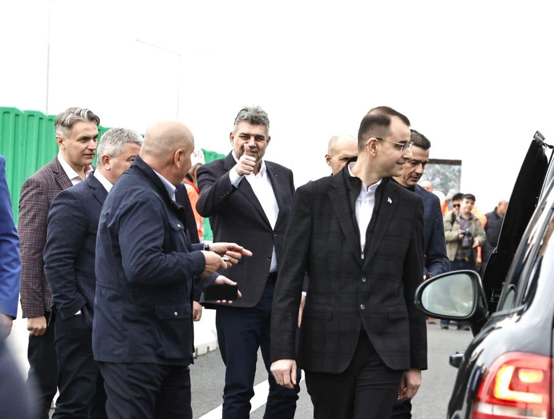 Marcel CIOLACU nu folosește GIROFARUL în aglomerație/A stat 40 minute în COLOANĂ la Podul Iloaiei
