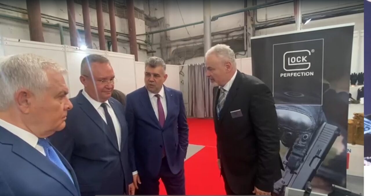 Marcel CIOLACU și Nicolae CIUCĂ  s-au pozat cu armele de la BSDA/Au admirat cel mai popular PISTOL în peste 100 de țări