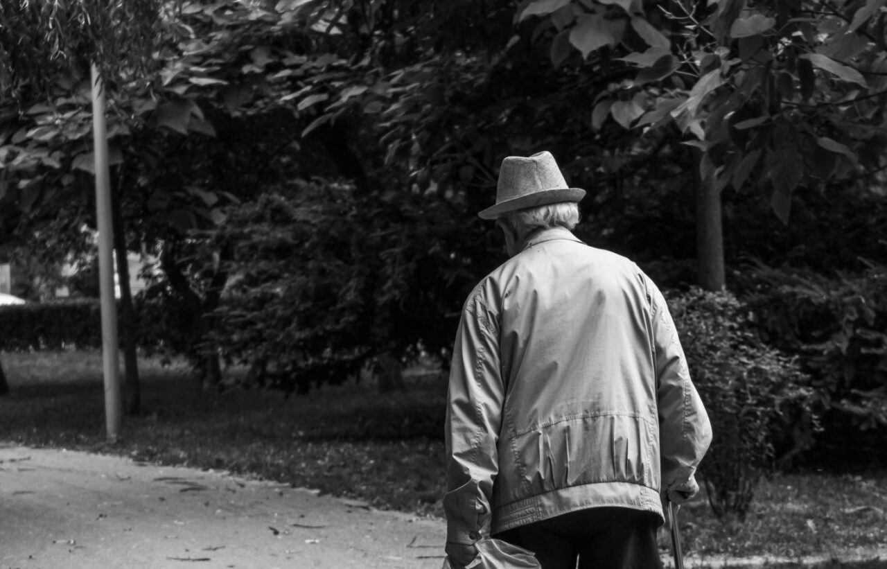 Plan MALEFIC! Ce a pățit un bătrân din Italia, după ce s-a intersectat cu două „badante” românce